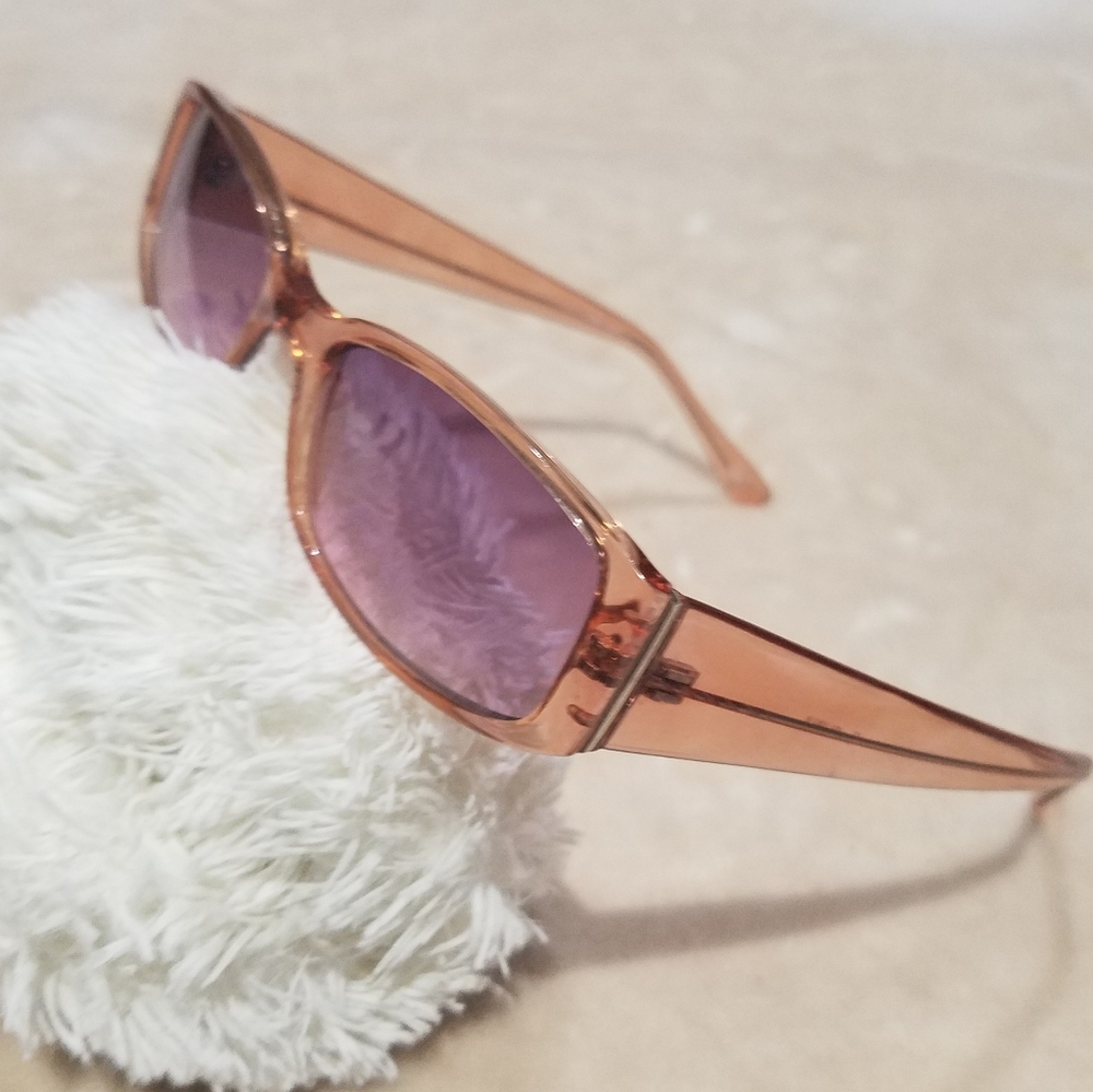 Translucent sunglasses. - Picture 2 of 8